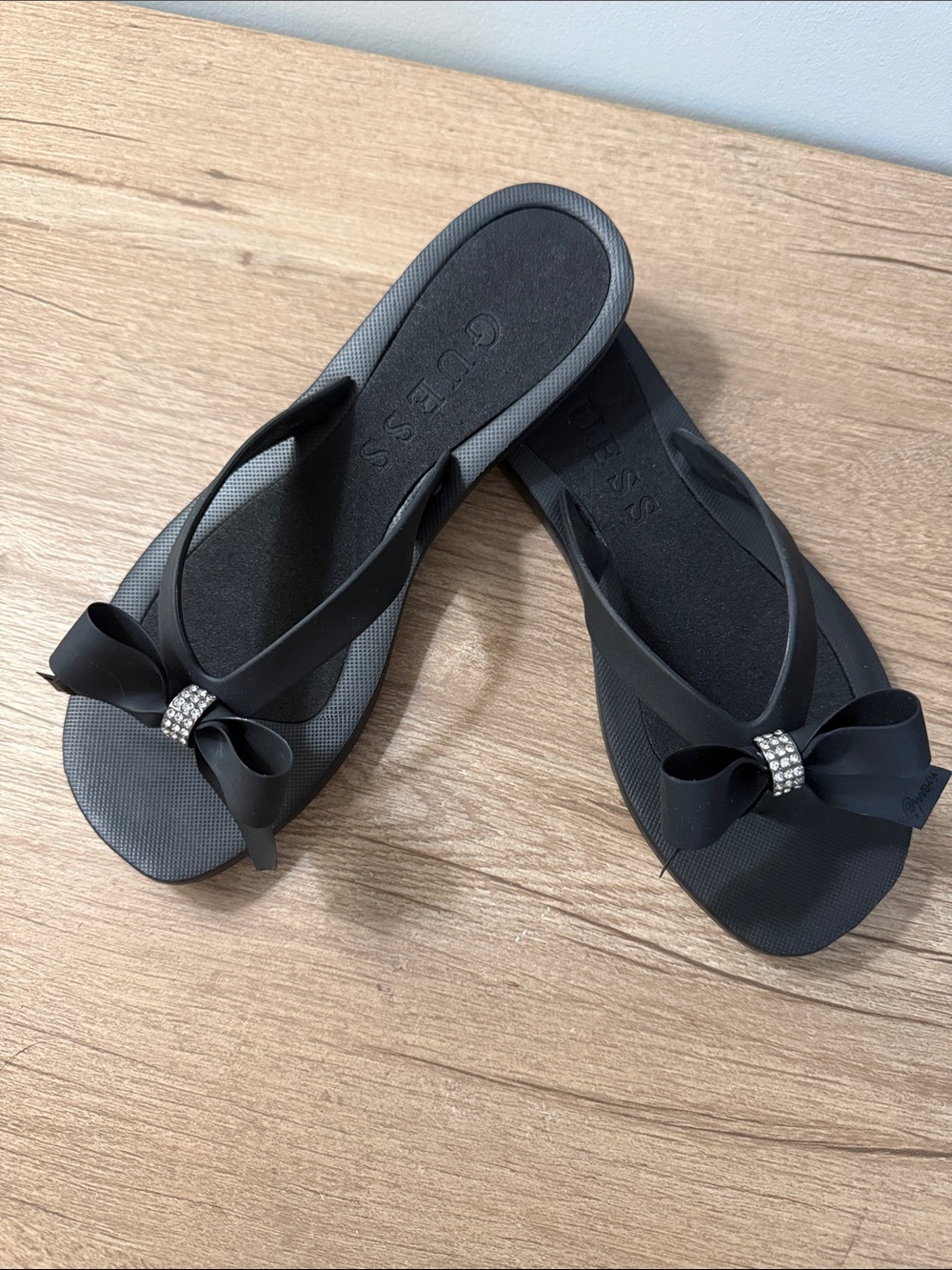 Guess Black Bow Flip Flop Sandals with Rhinestone Accent, sizes 6 & 7, NWOTs